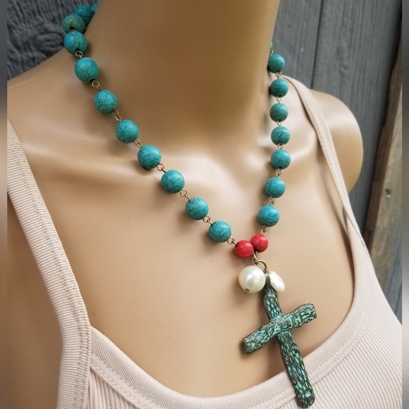 VINTAGE SOUTHWEST STYLE BLUE HOWLITE BEADED NECKLACE WITH FAITH CROSS PENDANT - Picture 2 of 8